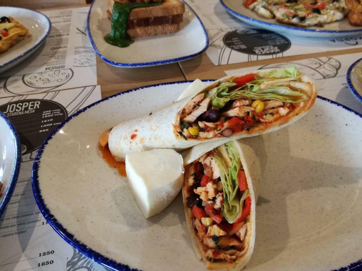 Korpa Deli Rooms Novi Sad Eksteriør billede