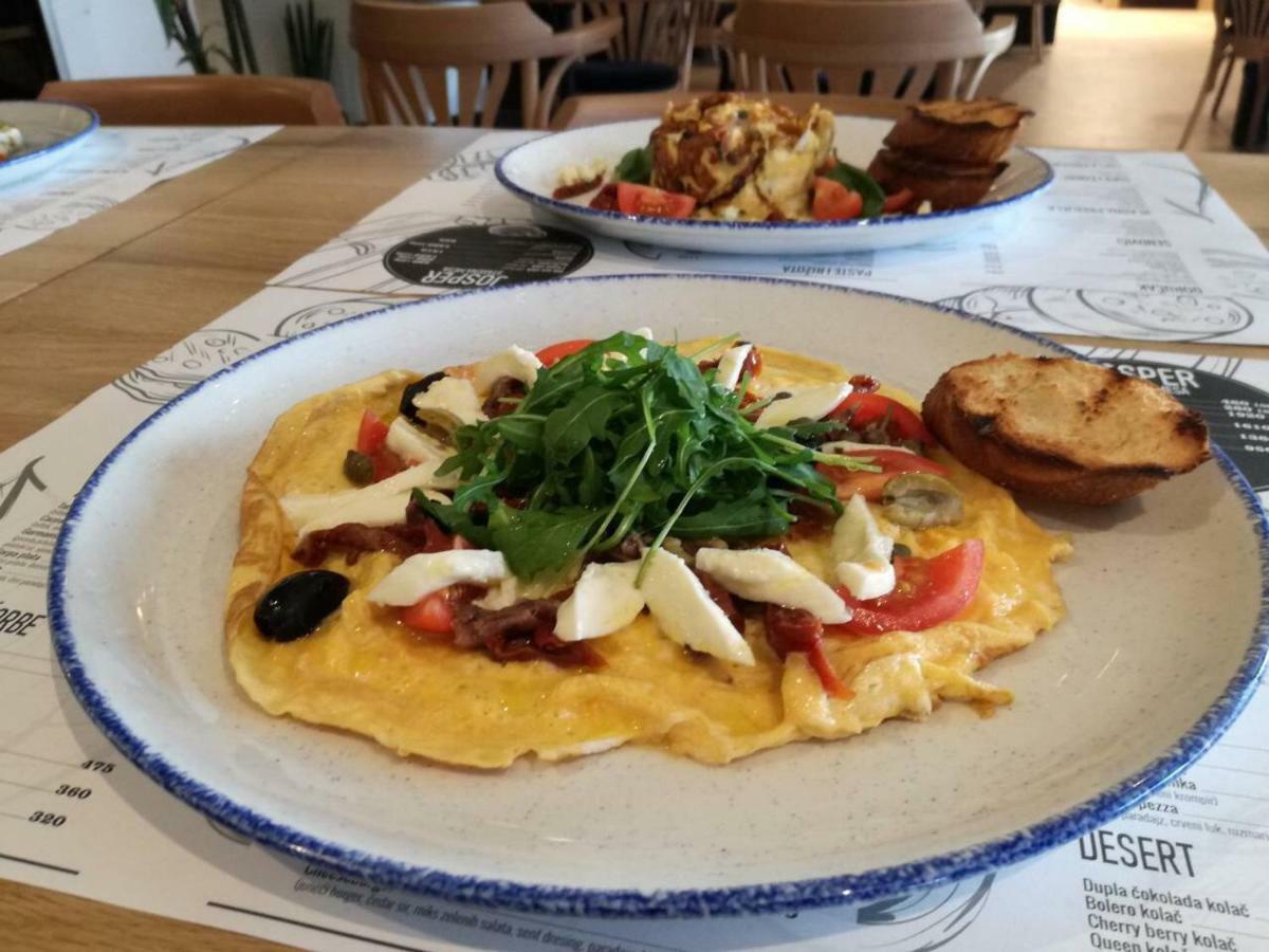 Korpa Deli Rooms Novi Sad Eksteriør billede